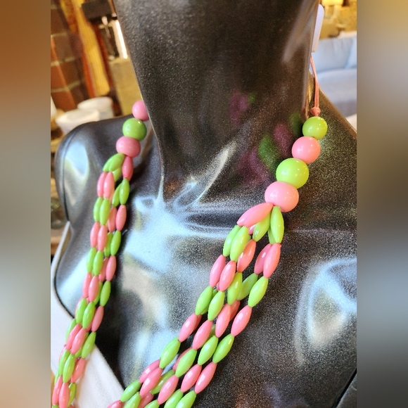 ππ Pretty in Pink and Green Statement Necklace with Earrings - Rounds - Picture 14 of 16